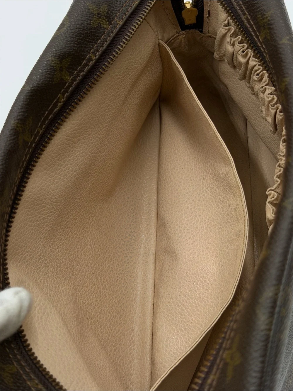 Louis Vuitton Trousse 28 Monogram Toiletry Bag W/Dust Bag Very Good Condition - Picture 15 of 16